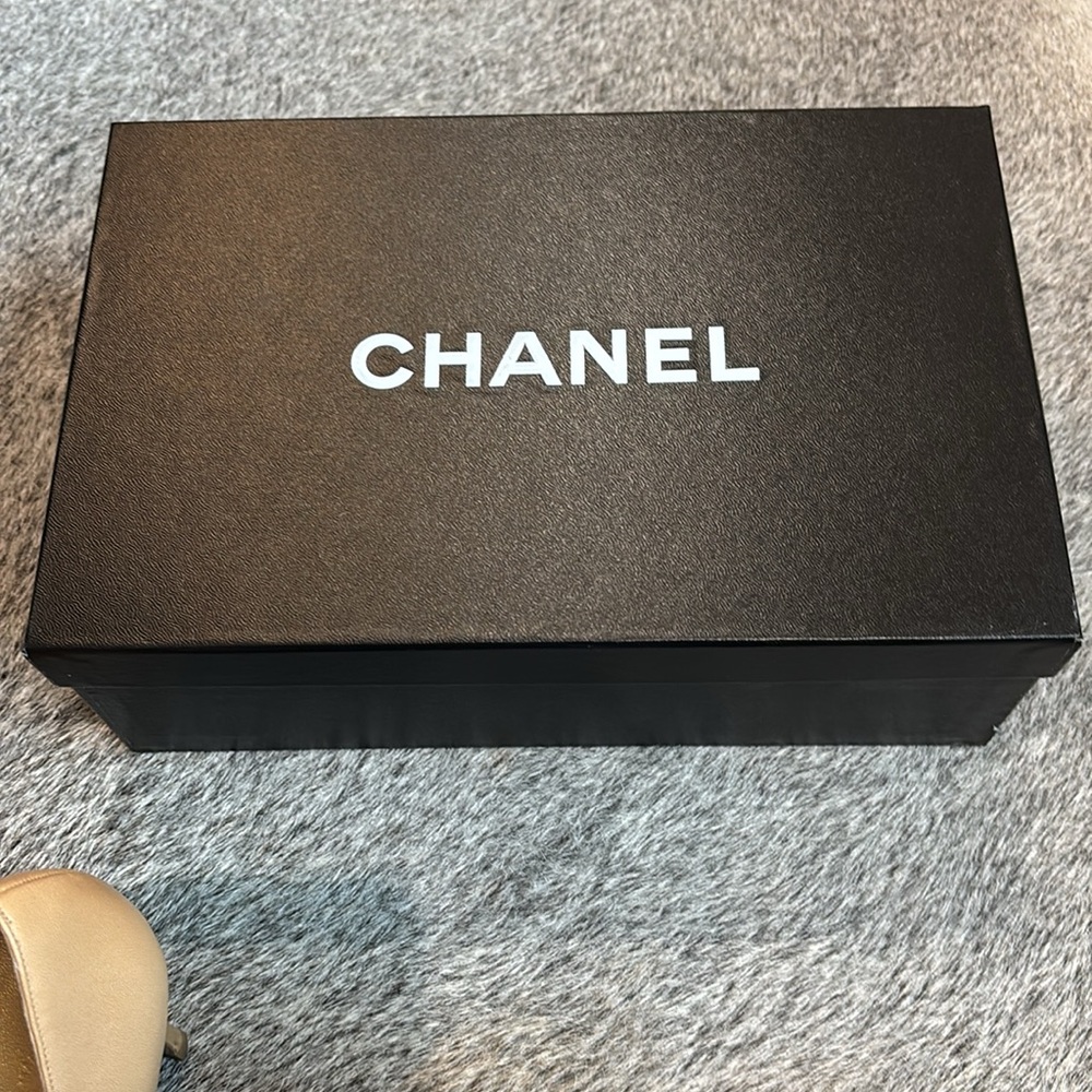 Chanel heels - Picture 2 of 8